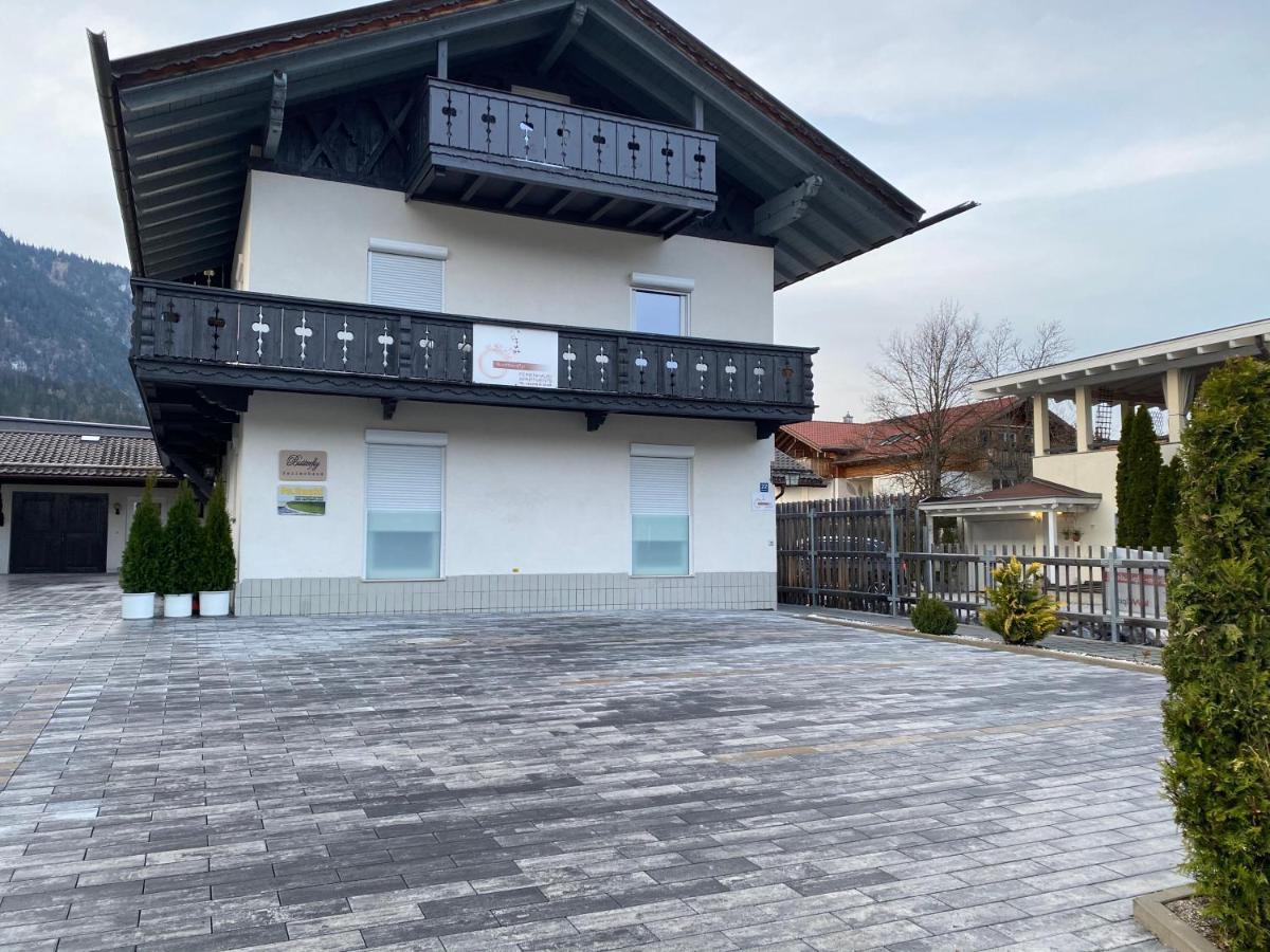 Ferienhaus Butterfly การ์มิช-พาร์เทนเคียร์เชน ภายนอก รูปภาพ