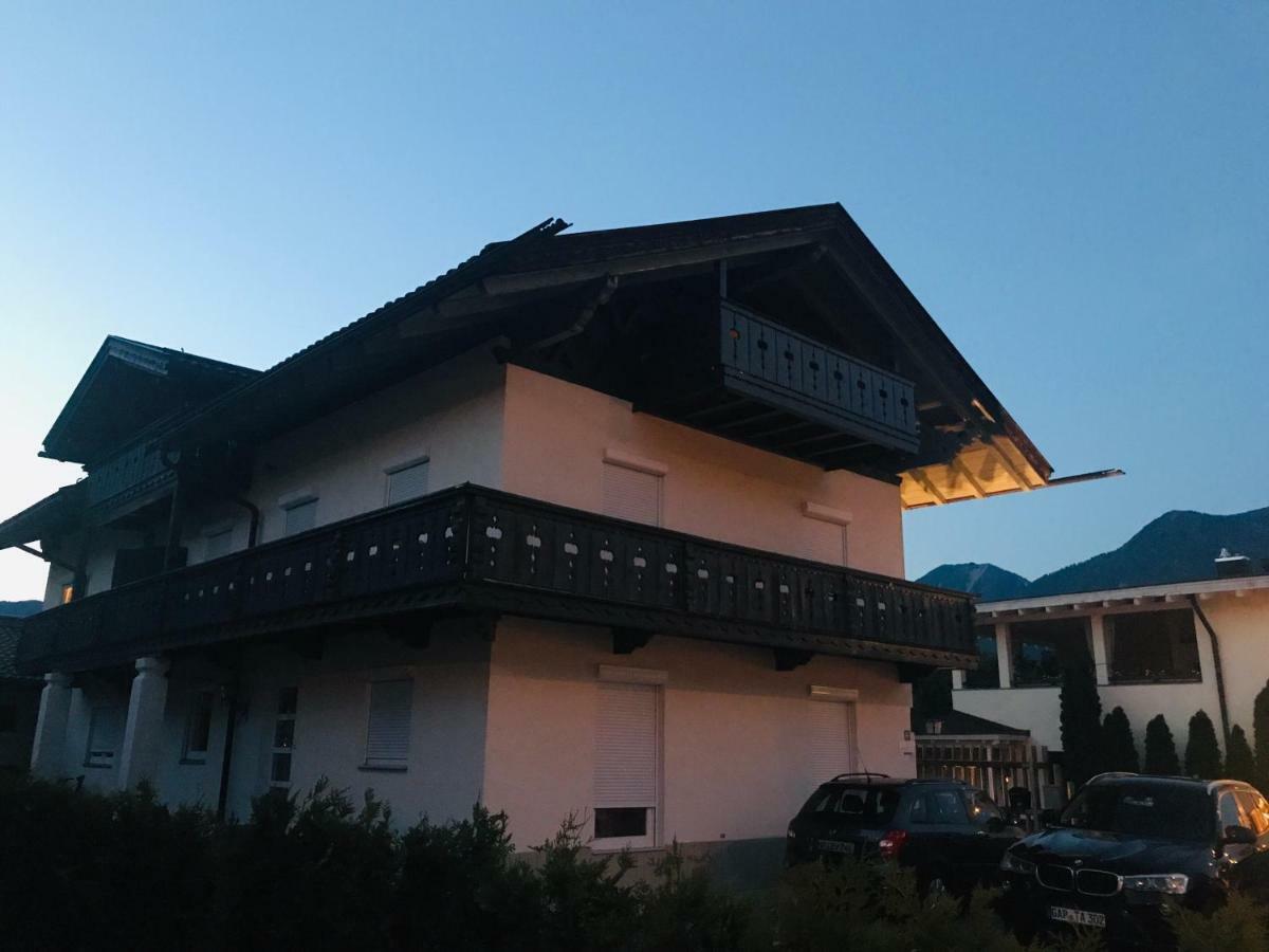 Ferienhaus Butterfly การ์มิช-พาร์เทนเคียร์เชน ภายนอก รูปภาพ